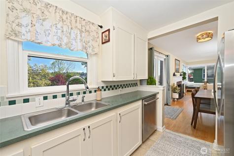 2822 23rd Avenue W Seattle WA 98199