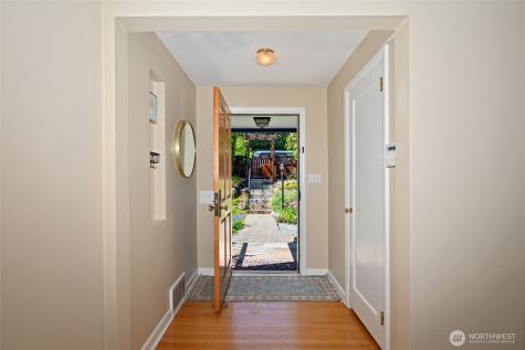 2822 23rd Avenue W Seattle WA 98199