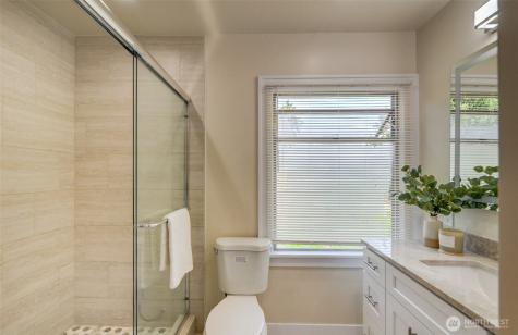 6541 20th Avenue NE Seattle WA 98115