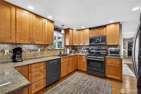 2452 Hemenway Place Oak Harbor WA 98277
