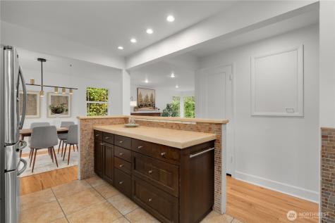 11007 Alton Avenue NE Seattle WA 98125