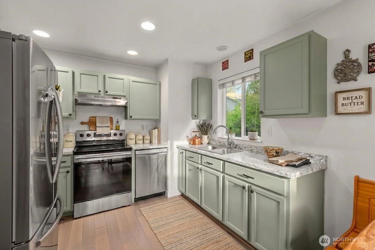 2058 NE Green Glen Lane Bremerton WA 98311