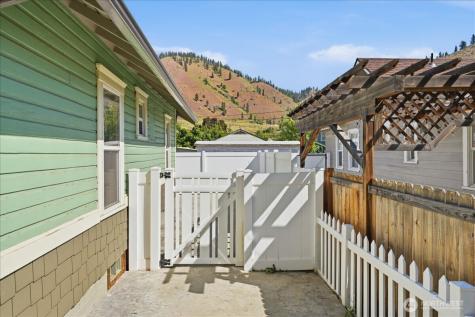 319 Cottage Avenue Cashmere WA 98815
