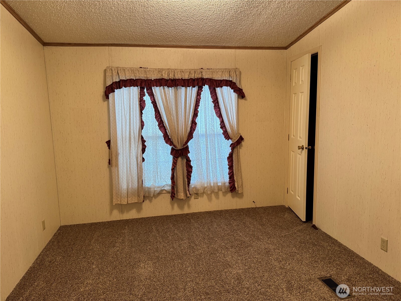 2388 Sparrow Loop Kelso WA 98626