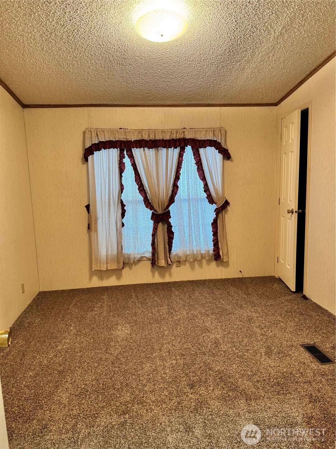 2388 Sparrow Loop Kelso WA 98626