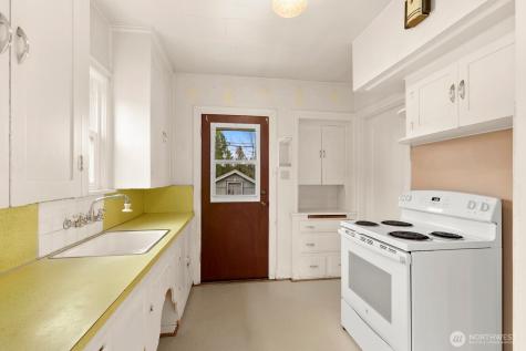 4052 44th Avenue SW Seattle WA 98116