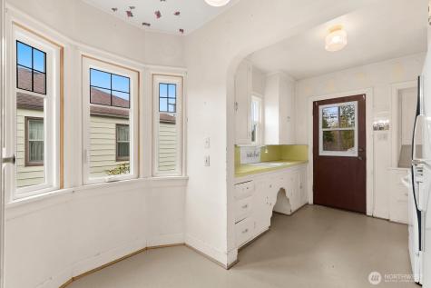 4052 44th Avenue SW Seattle WA 98116