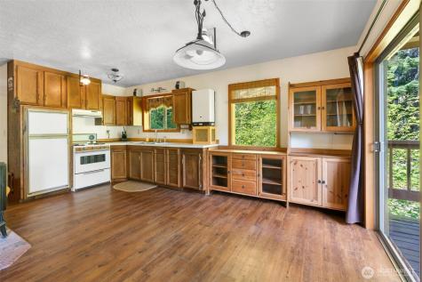 2500 4 Peaks Drive Cougar WA 98616
