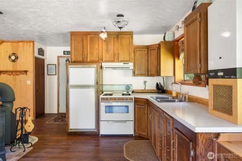 2500 4 Peaks Drive Cougar WA 98616