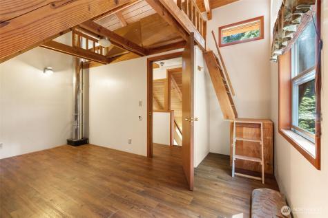 2500 4 Peaks Drive Cougar WA 98616