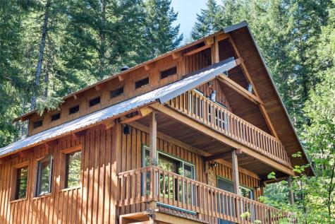 2500 4 Peaks Drive Cougar WA 98616