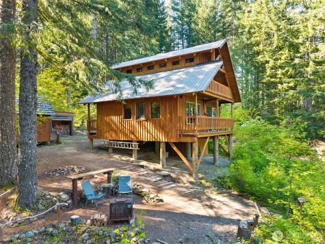 2500 4 Peaks Drive Cougar WA 98616