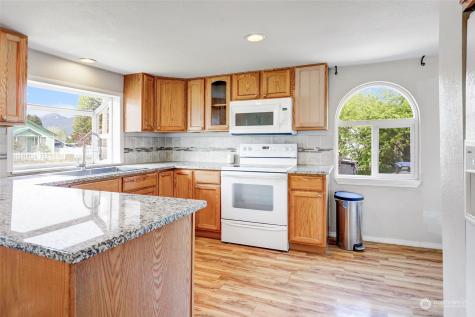 930 Montague Avenue Darrington WA 98241