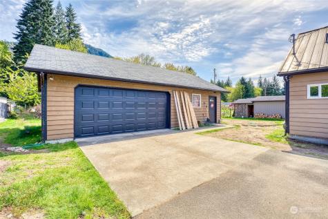 930 Montague Avenue Darrington WA 98241