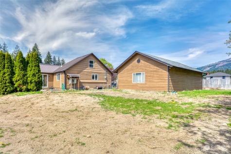 930 Montague Avenue Darrington WA 98241