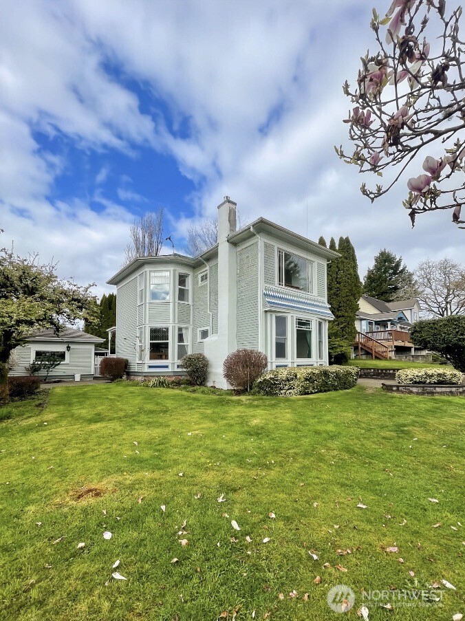 1510 W Water Street South Bend WA 98586
