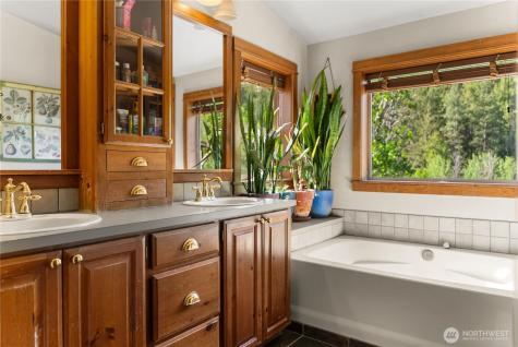 1574 Pine Creek Tonasket WA 98855