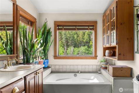 1574 Pine Creek Tonasket WA 98855