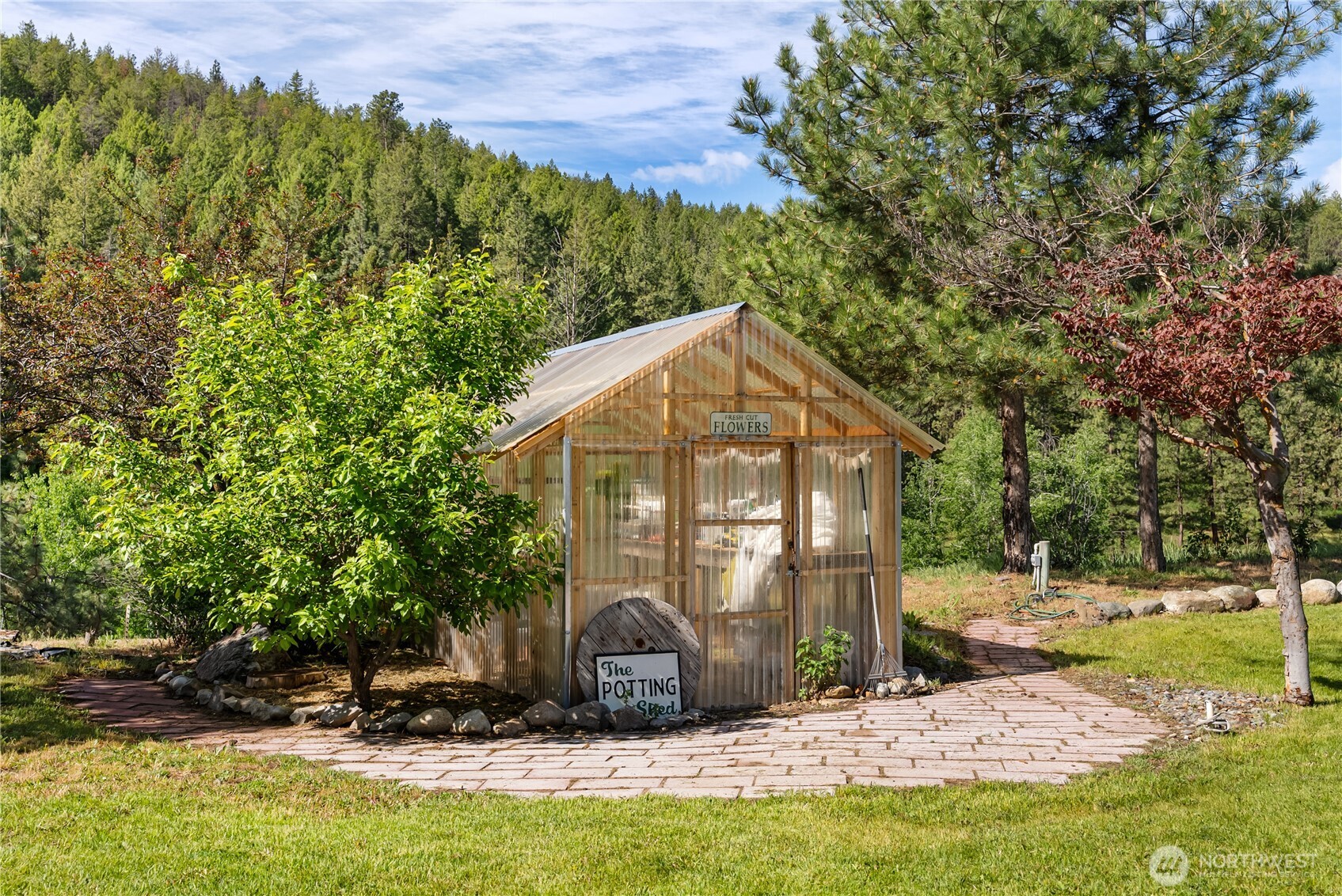 1574 Pine Creek Tonasket WA 98855