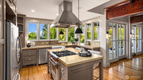 1237 Hawley Way NE Bainbridge Island WA 98110