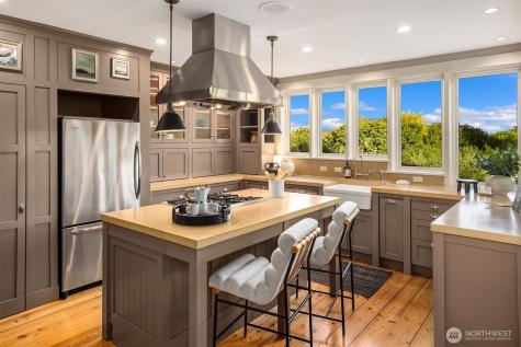1237 Hawley Way NE Bainbridge Island WA 98110