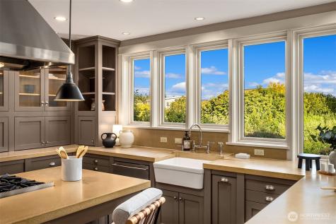 1237 Hawley Way NE Bainbridge Island WA 98110