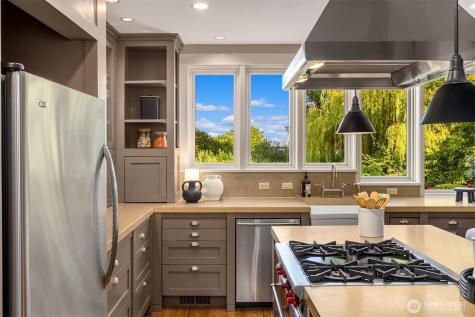 1237 Hawley Way NE Bainbridge Island WA 98110