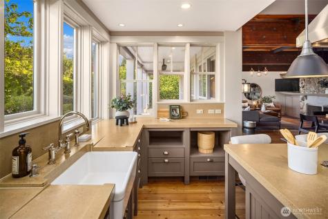 1237 Hawley Way NE Bainbridge Island WA 98110