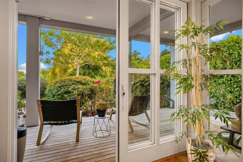 1237 Hawley Way NE Bainbridge Island WA 98110