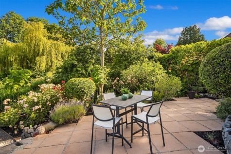 1237 Hawley Way NE Bainbridge Island WA 98110