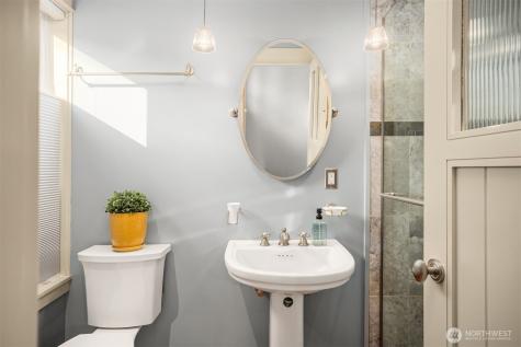 1237 Hawley Way NE Bainbridge Island WA 98110