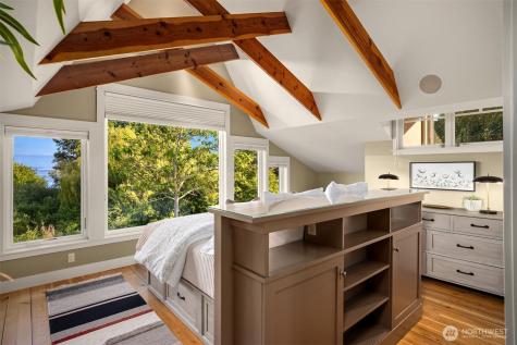 1237 Hawley Way NE Bainbridge Island WA 98110