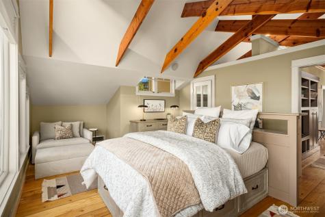 1237 Hawley Way NE Bainbridge Island WA 98110