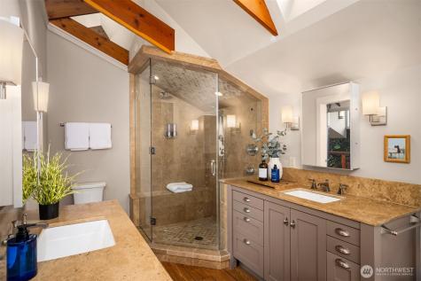 1237 Hawley Way NE Bainbridge Island WA 98110