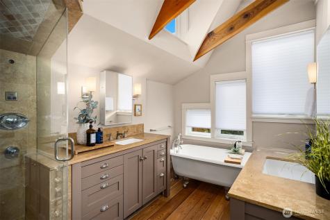 1237 Hawley Way NE Bainbridge Island WA 98110