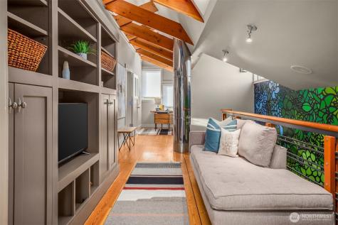 1237 Hawley Way NE Bainbridge Island WA 98110