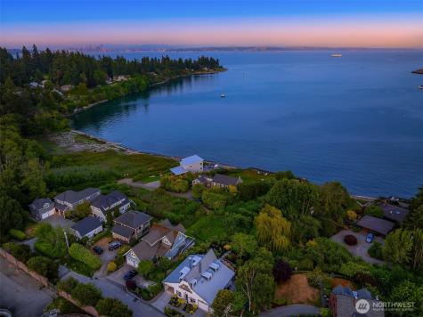 1237 Hawley Way NE Bainbridge Island WA 98110