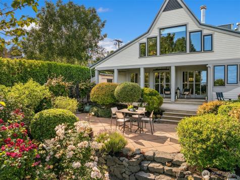 1237 Hawley Way NE Bainbridge Island WA 98110