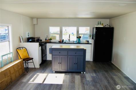 1320 N Oak Harbor Street Oak Harbor WA 98277