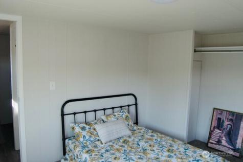 1320 N Oak Harbor Street Oak Harbor WA 98277