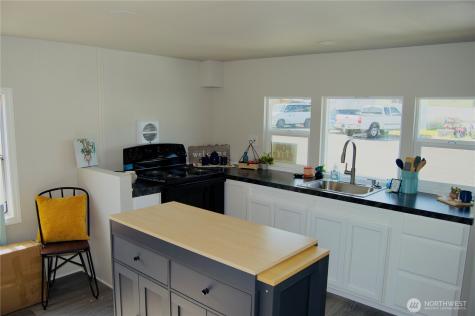 1320 N Oak Harbor Street Oak Harbor WA 98277