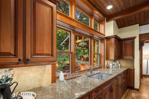 7618 NE Champagne Point Place Kirkland WA 98034