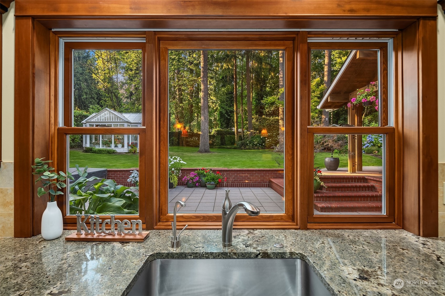 7618 NE Champagne Point Place Kirkland WA 98034