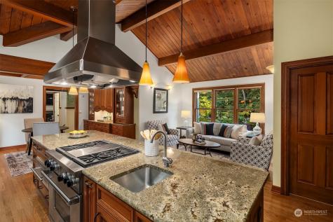7618 NE Champagne Point Place Kirkland WA 98034