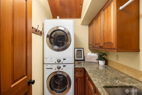 7618 NE Champagne Point Place Kirkland WA 98034