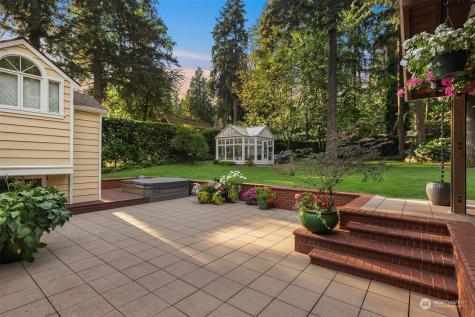 7618 NE Champagne Point Place Kirkland WA 98034