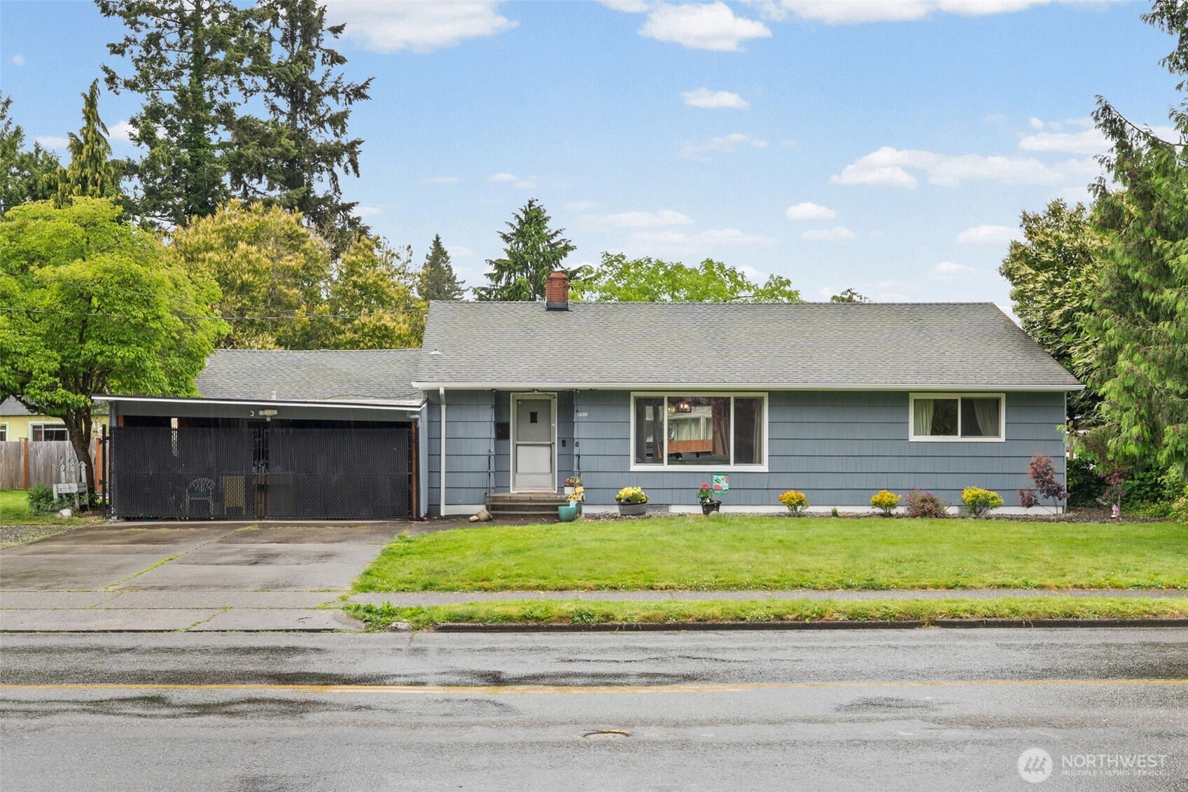 1609 W Pioneer Avenue Puyallup WA 98371
