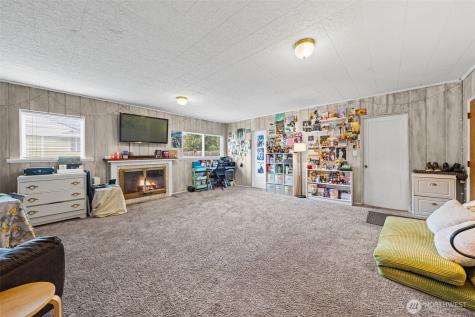 1609 W Pioneer Avenue Puyallup WA 98371