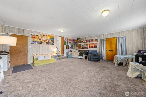 1609 W Pioneer Avenue Puyallup WA 98371