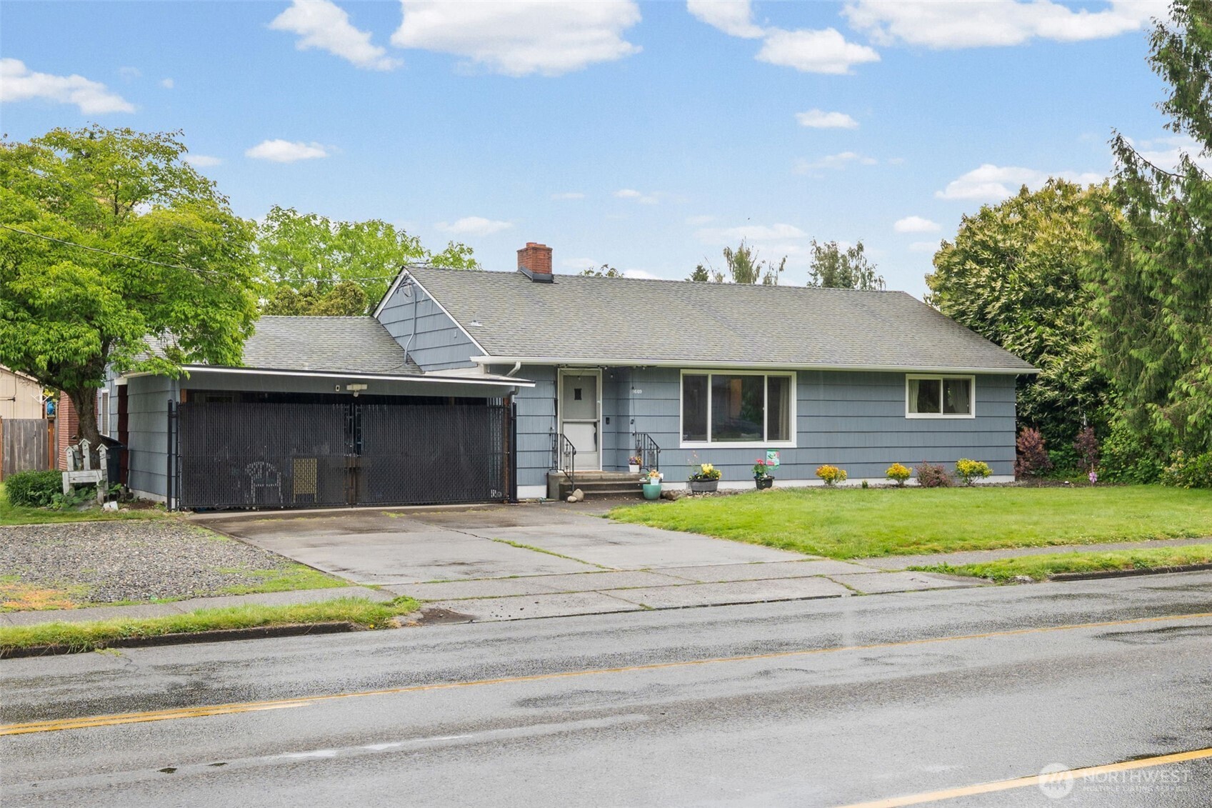 1609 W Pioneer Avenue Puyallup WA 98371